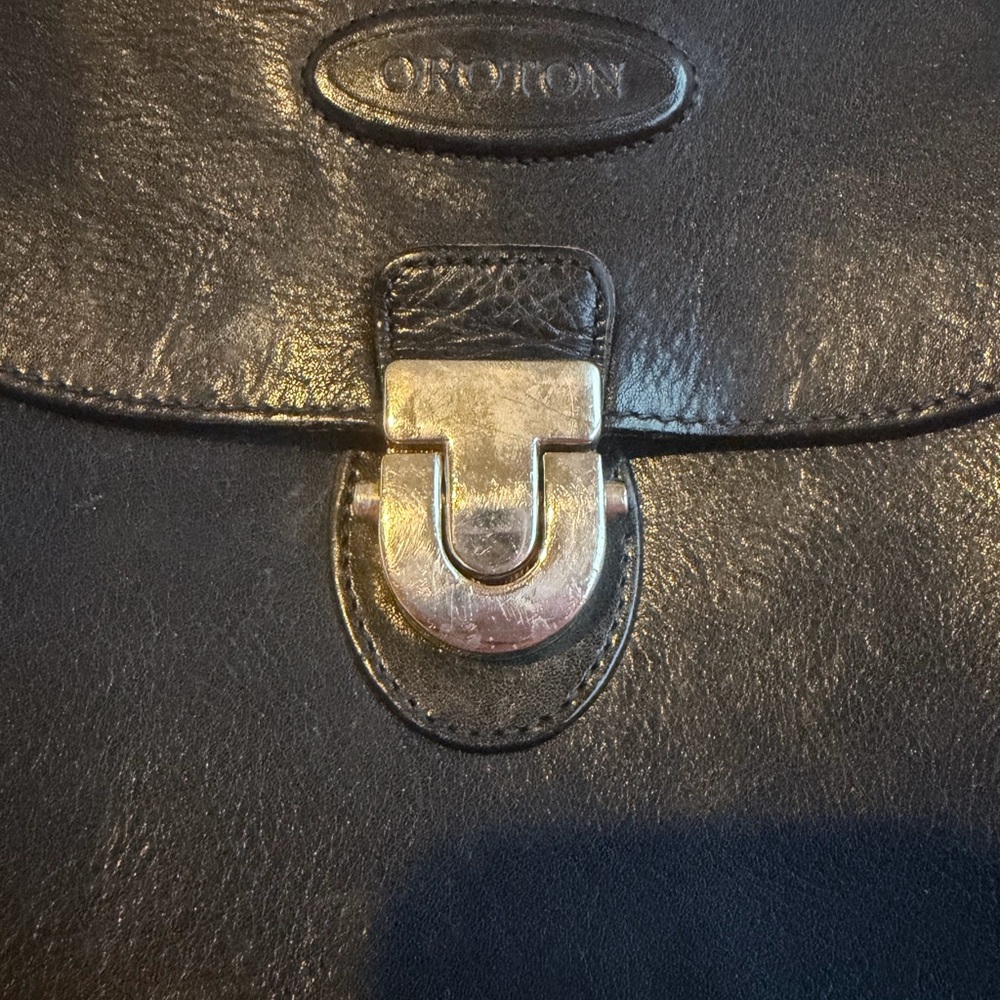 Vintage Oroton Black Leather Crossbody Bag with Gold-Tone Hardware Australia - Picture 5 of 8